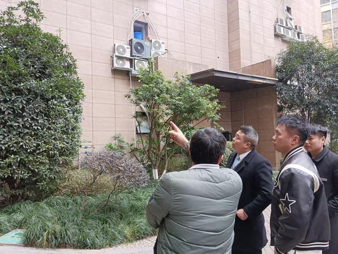 存在外墙瓷砖脱落等问题 记者回访龙8国际唯一回音壁 成都某些小区