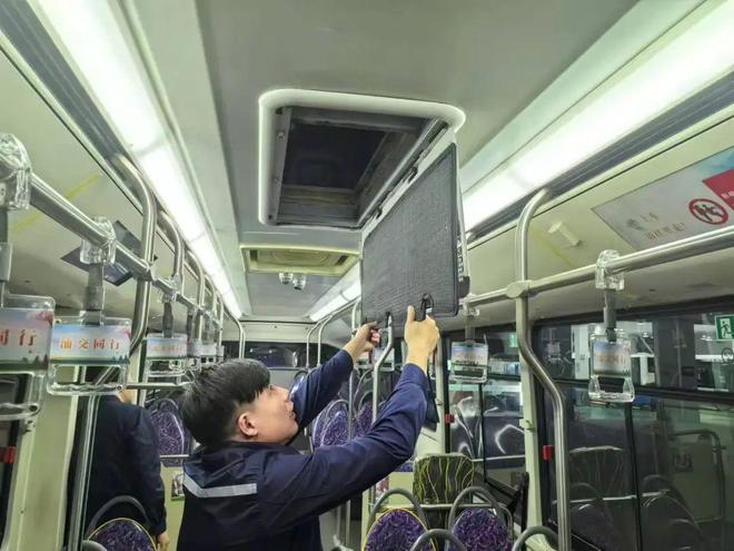 上凉爽的公交车原因是……天气逐步变热但您一定能坐(图6)