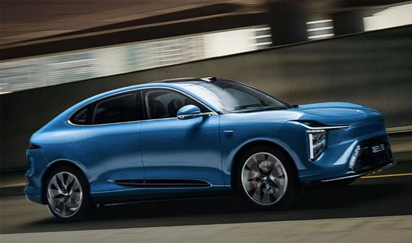 用遥控追求极致速度;蔡浩宇AI游戏上架2719元|极客早知道Sam Altman:AI存在泡沫;宇树机器人夺金王兴兴:(图7) 用遥控追求极致速度;蔡浩宇AI游戏上架2719元|极客早知道Sam Altman:AI存在泡沫;宇树机器人夺金王兴兴:(图7)